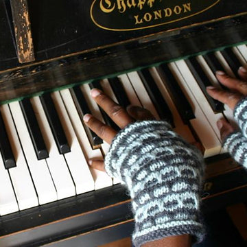 Friday Street Fingerless Mitts