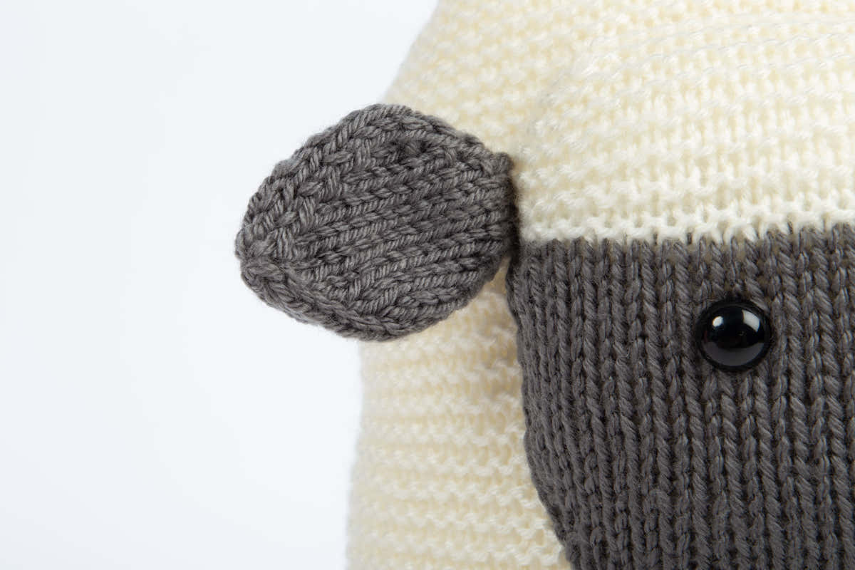 Deramores Sheep and Pig Cushions Toy Knitting Pattern