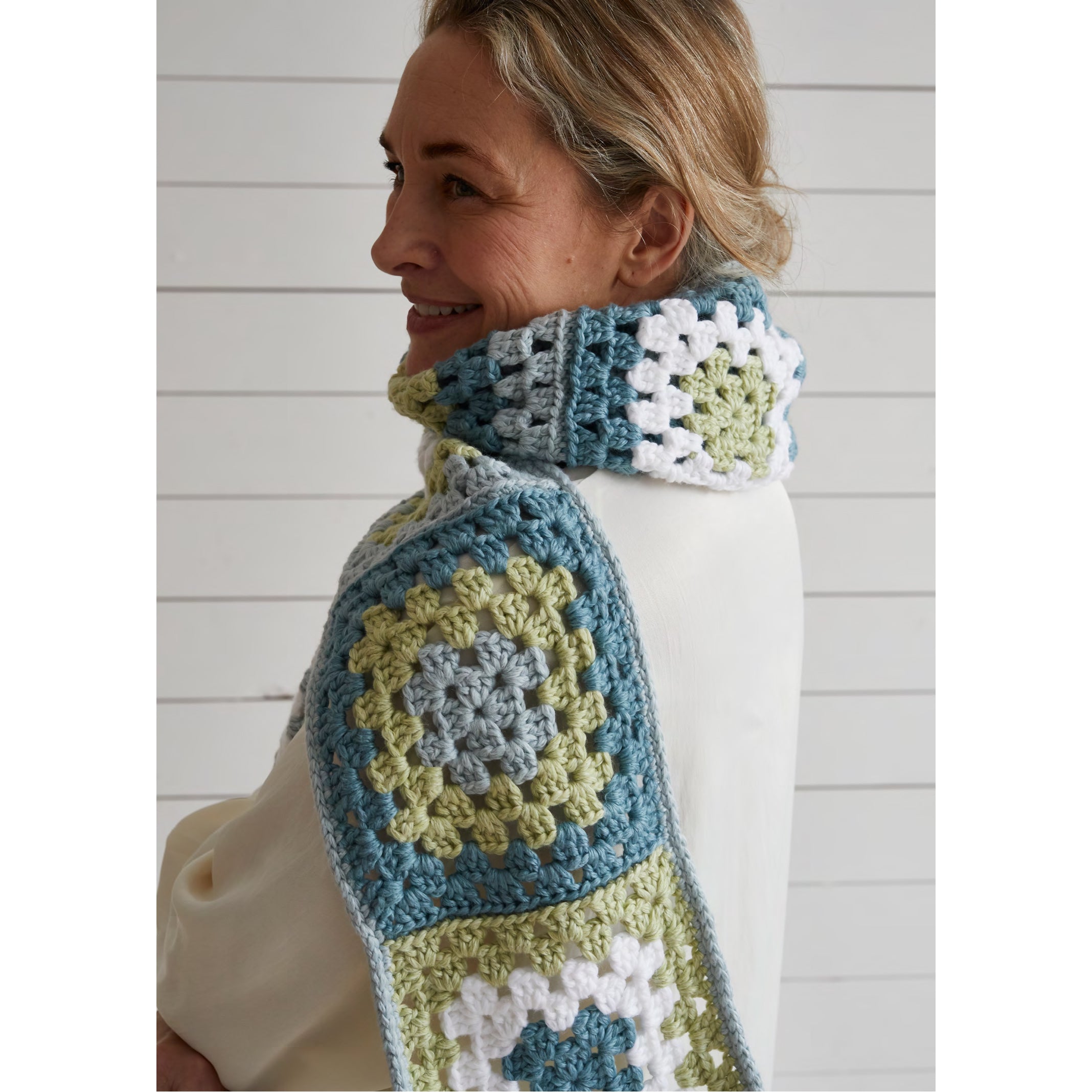 Debbie Bliss Festive Crochet Scarf Pattern