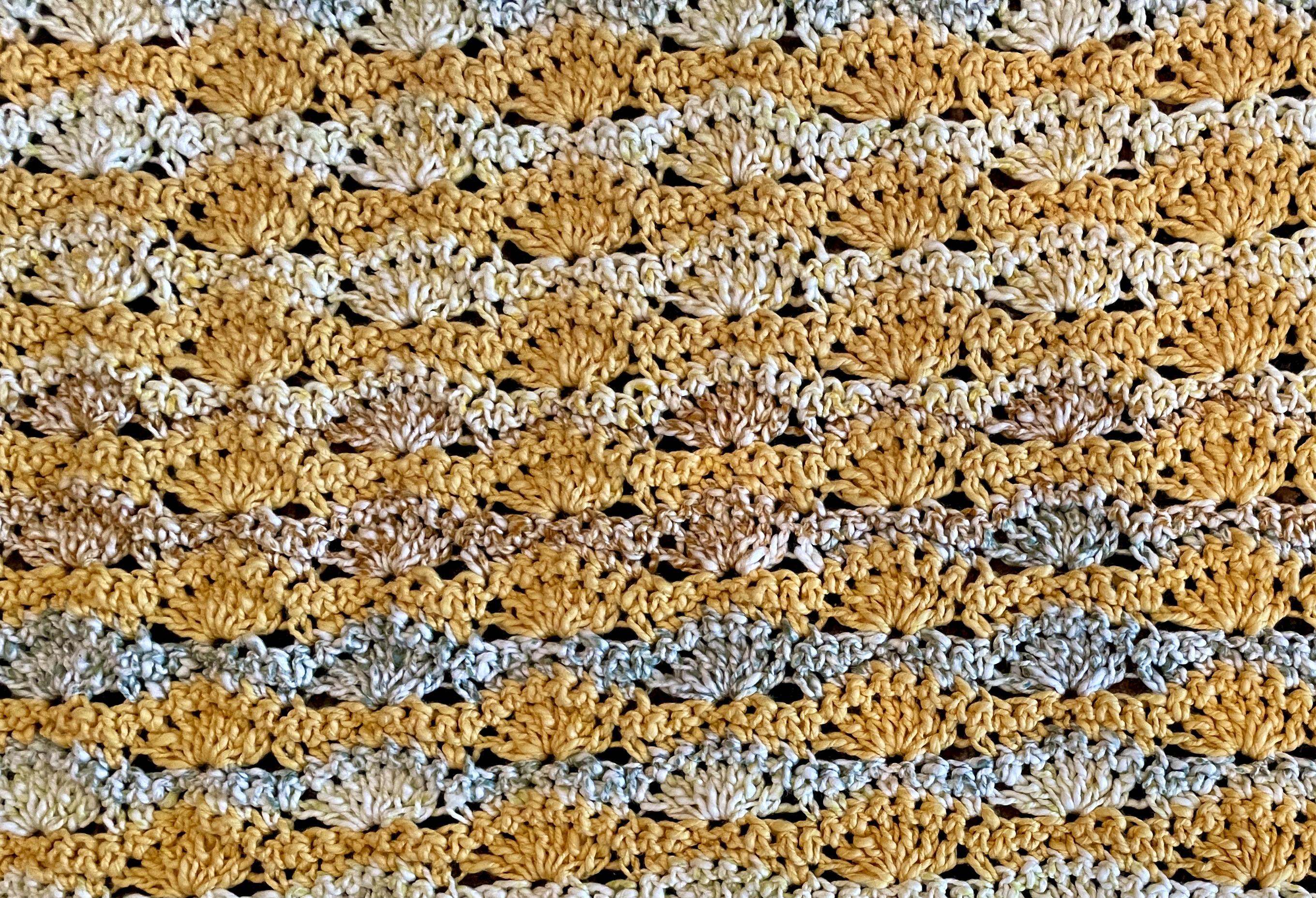 EASY Staggered Shell Baby Blanket