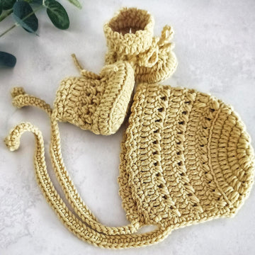 Elegant Bonnet Set