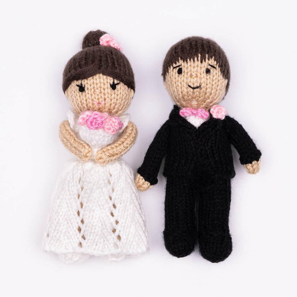 Deramores Bride and Groom Toy Knitting Pattern