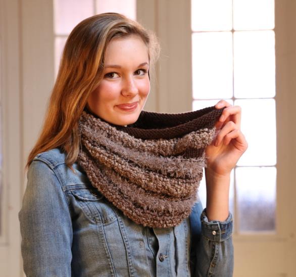 Cowl in Plymouth Yarn Chunky Merino Superwash & Arequipa Aventura & Fur