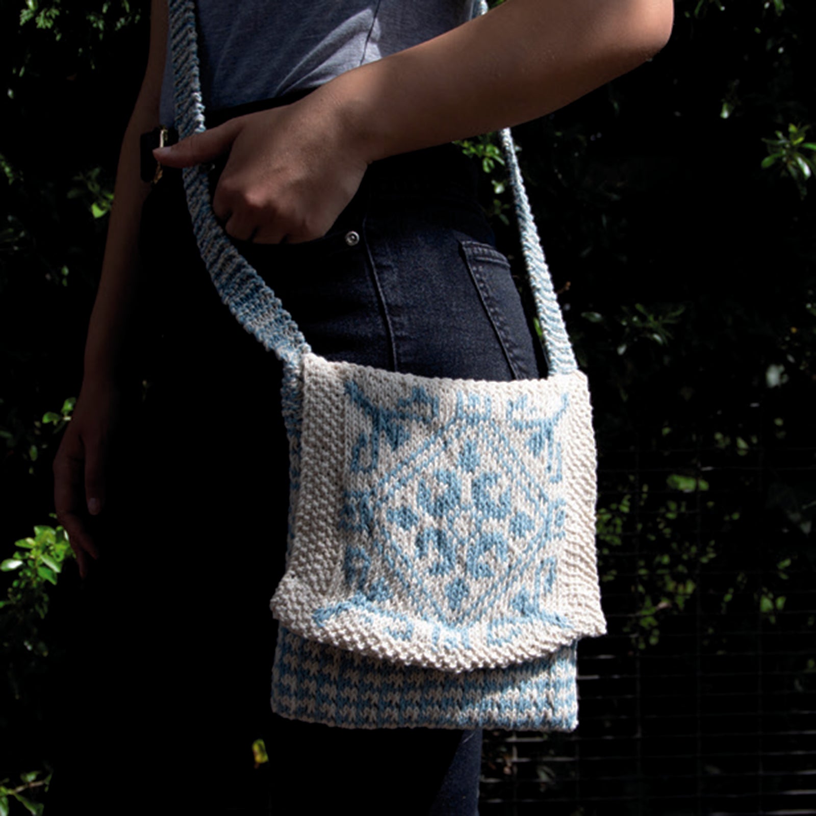 Deramores Freisland Messenger Bag Knitting Pattern