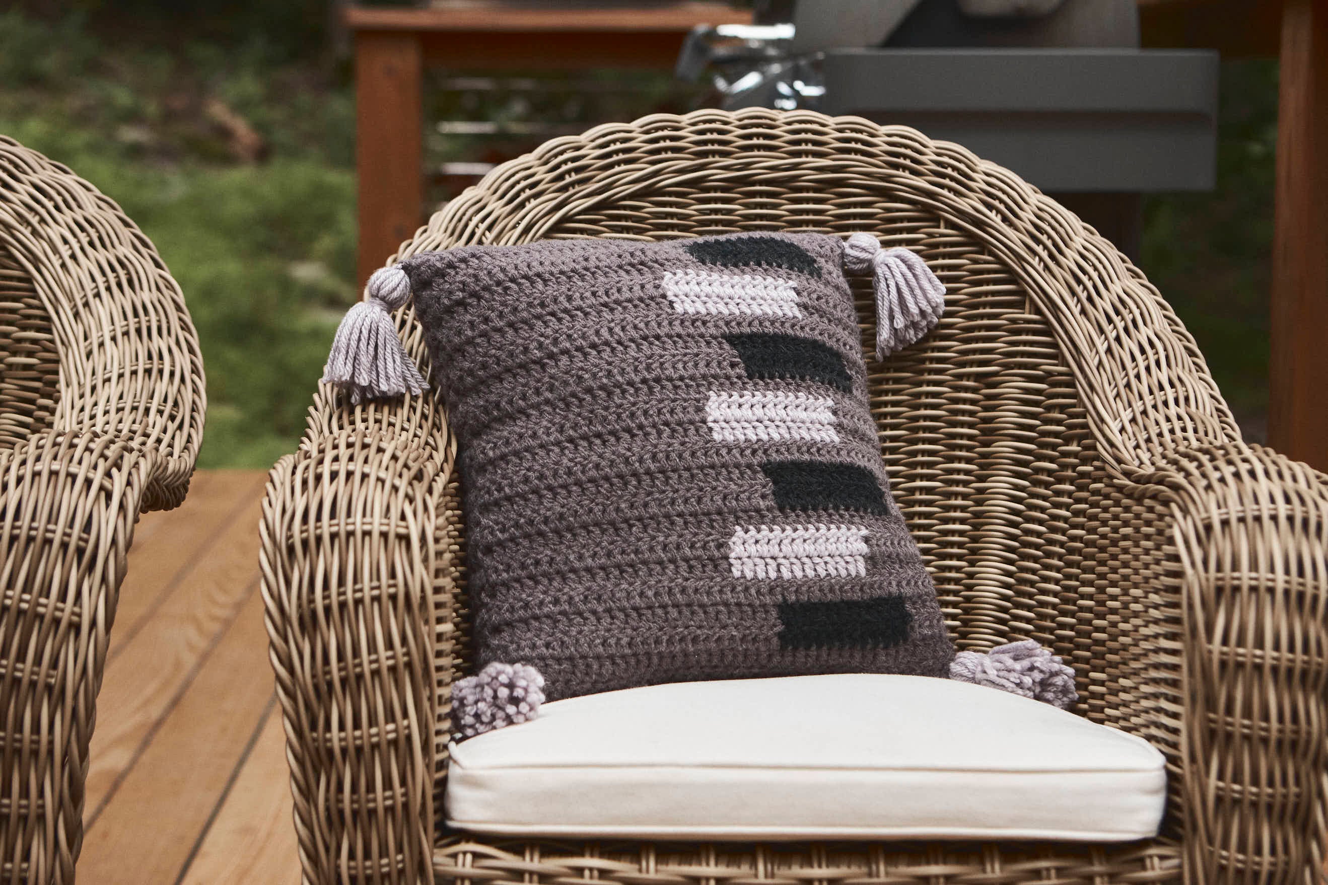 Sliding Doors Throw Pillow Cushion Crochet Pattern