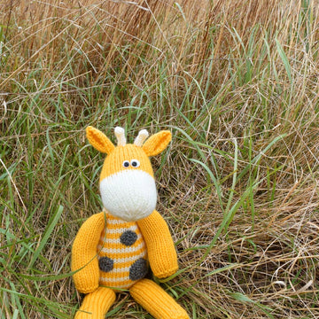 Deramores Geoffrey the Giraffe Toy Knitting Pattern