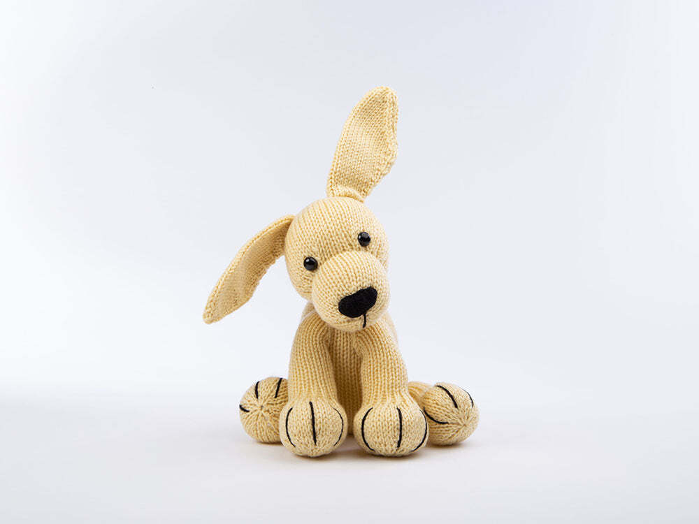 Deramores Dexter the Labrador Toy Knitting Pattern