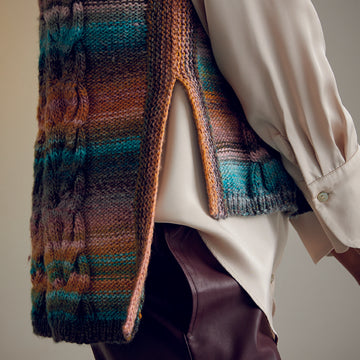 Sirdar 10717 Staghorn Fern Tabard PDF