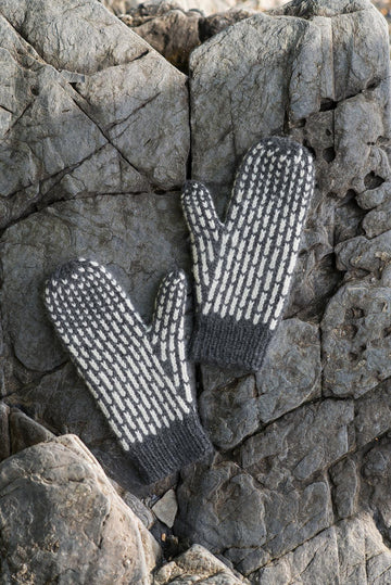 Lines Mittens