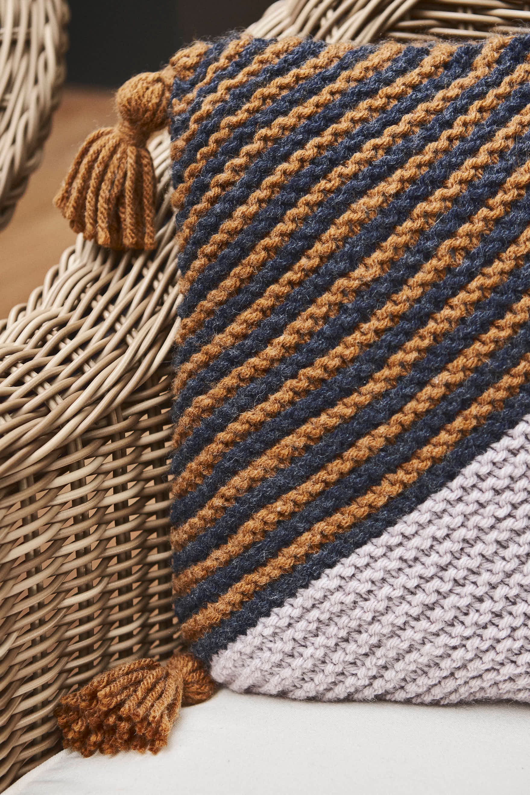 On the Bias Throw Pillow Cushion Knitting Pattern