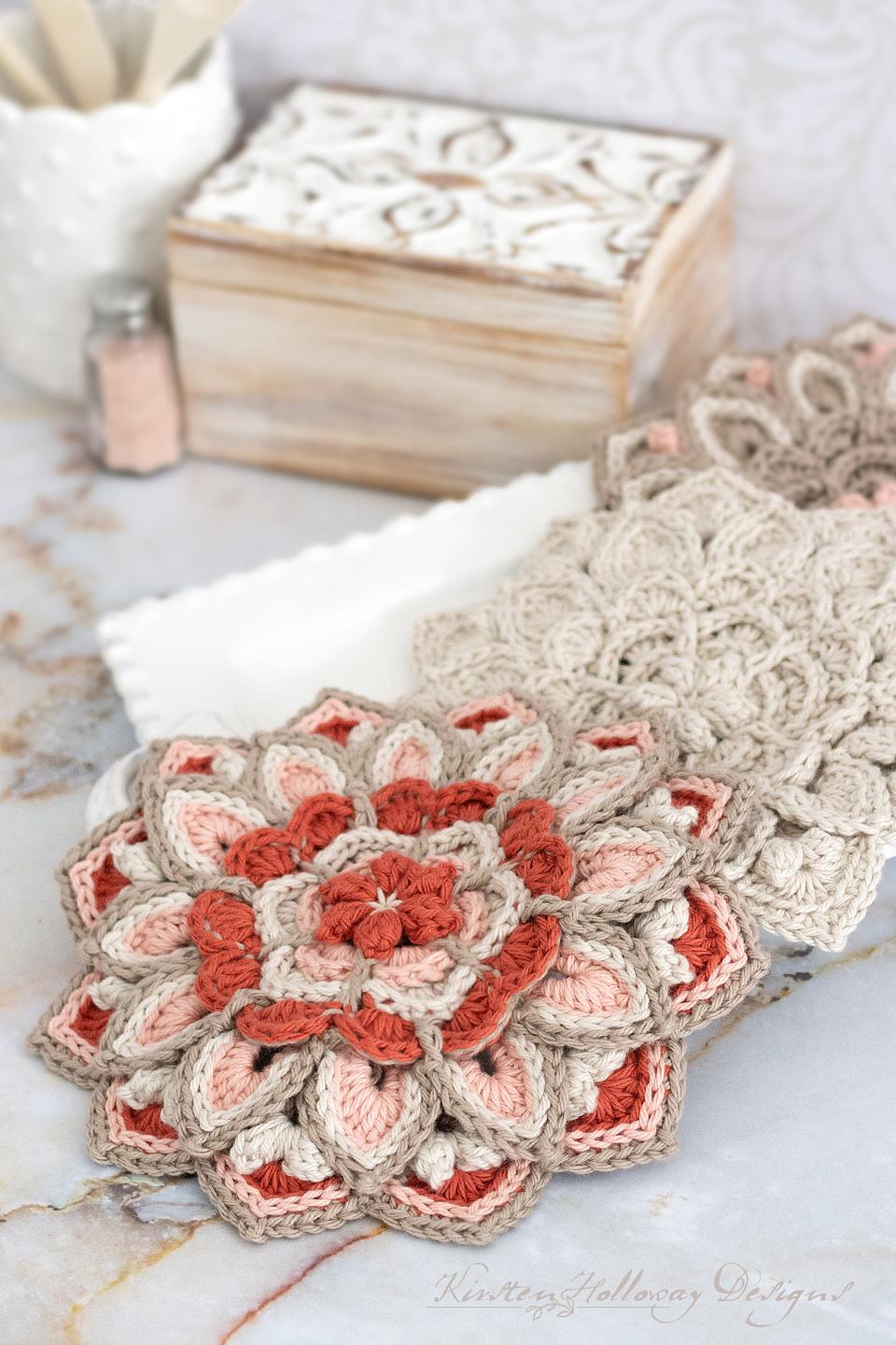Sugar Plum Delight Round Trivet