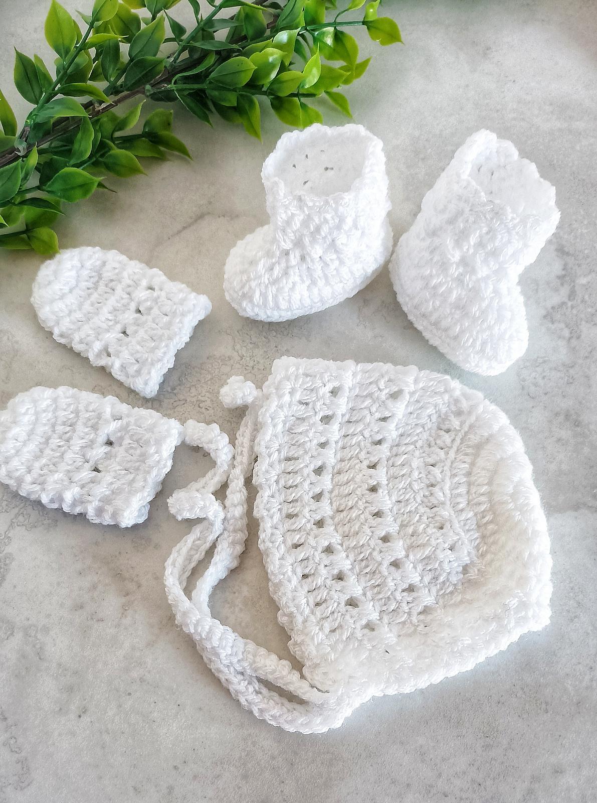Elegant Bonnet Set