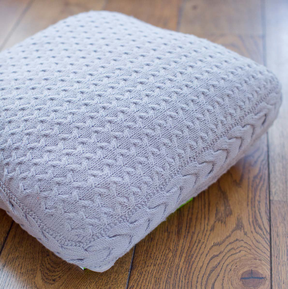 MillaMia Box Cushion Knitting Pattern