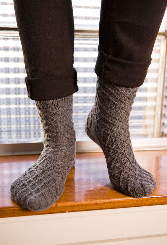 Criss Cross Socks Knitting Pattern