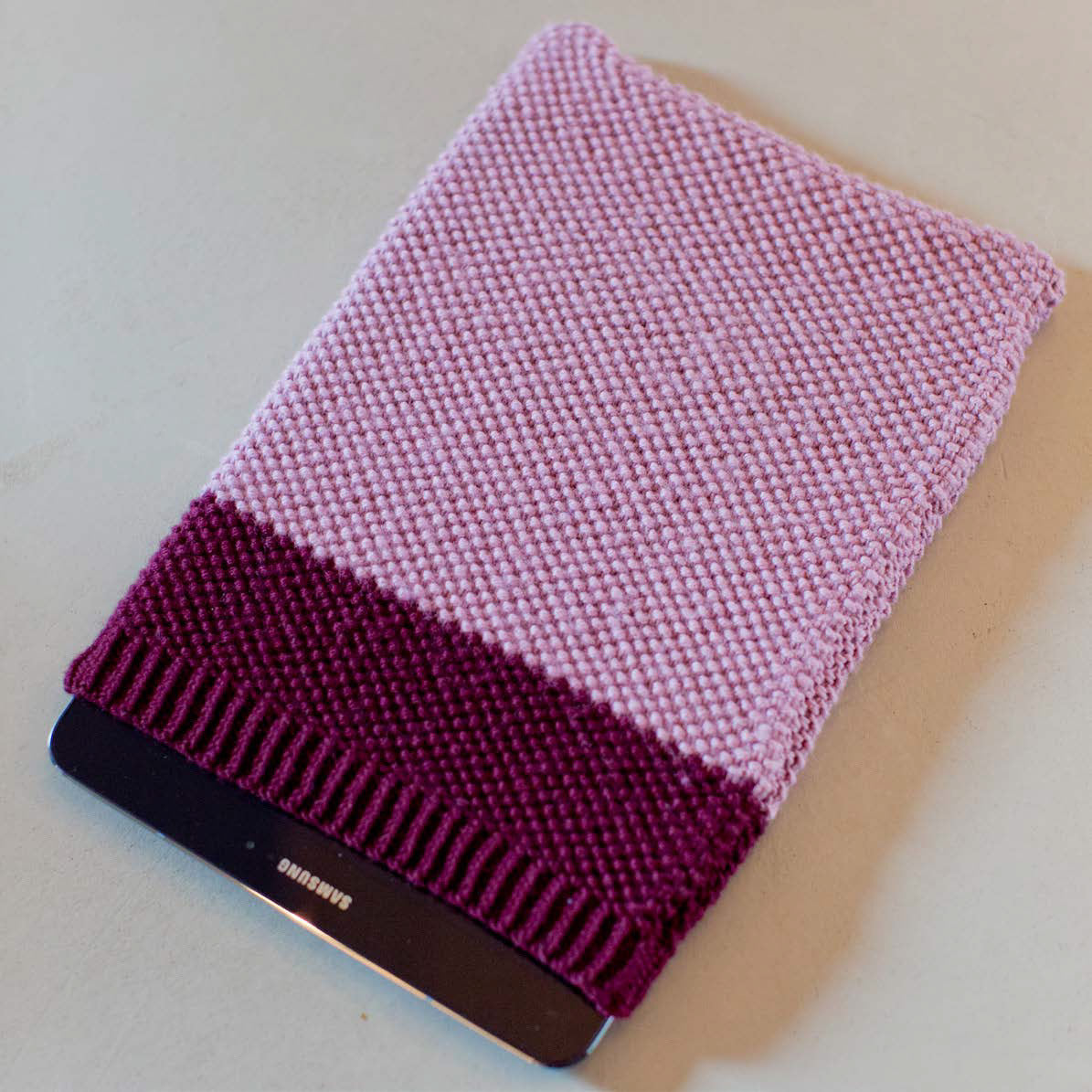 MillaMia Laholm Tablet Case Knitting Pattern