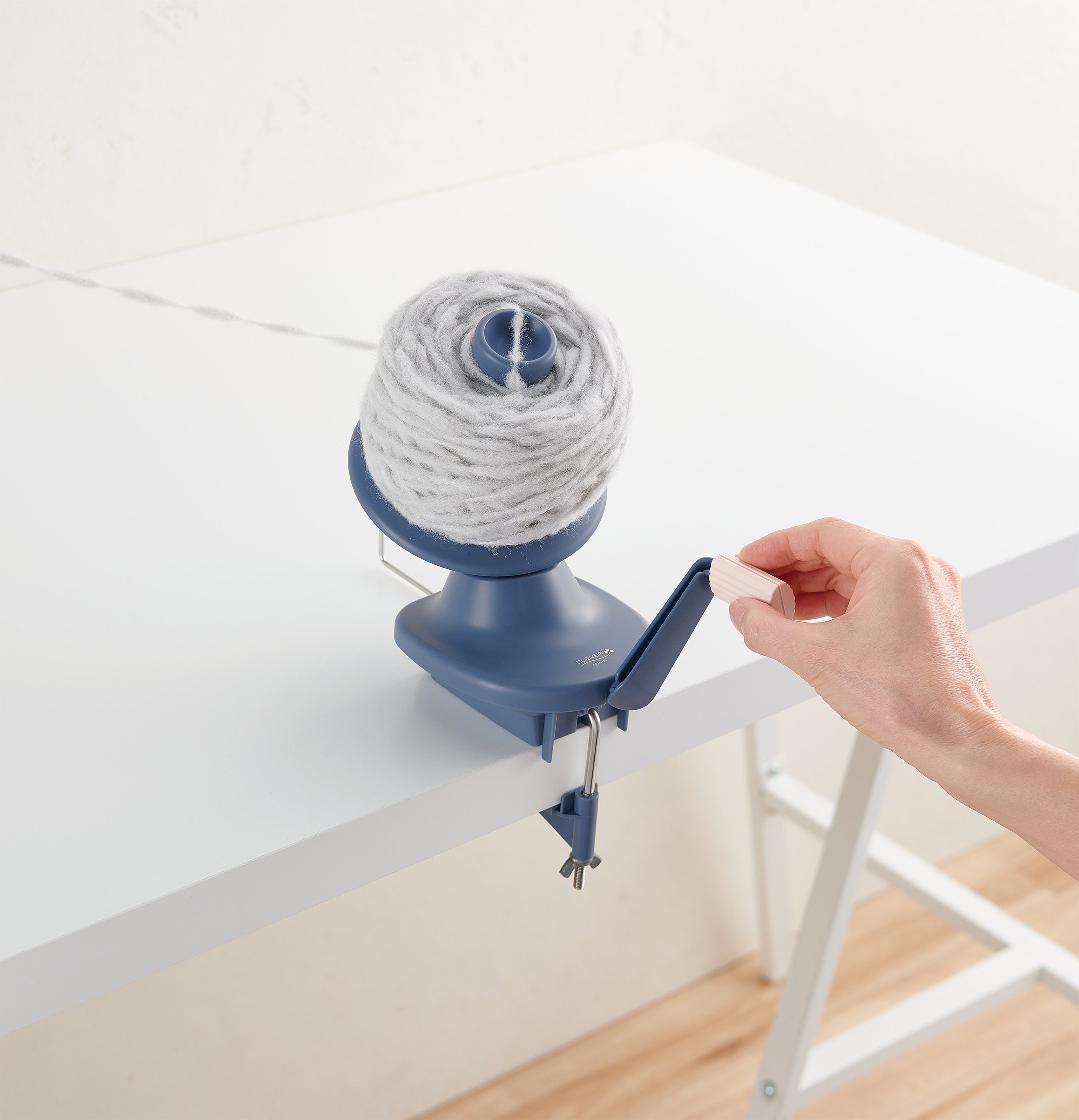 Clover Yarn Ball Winder