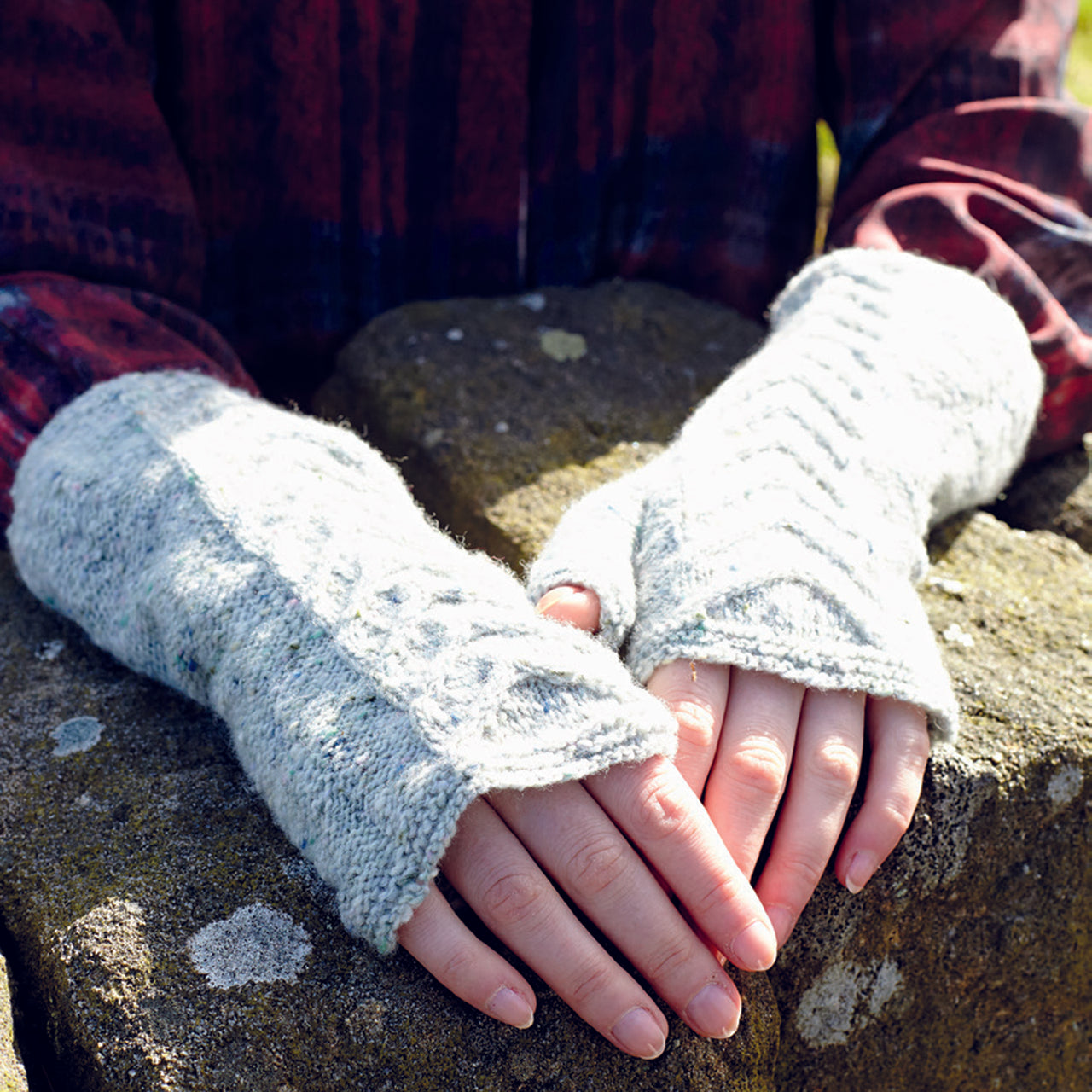 Debbie Bliss Alish Wrist Warmers PDF