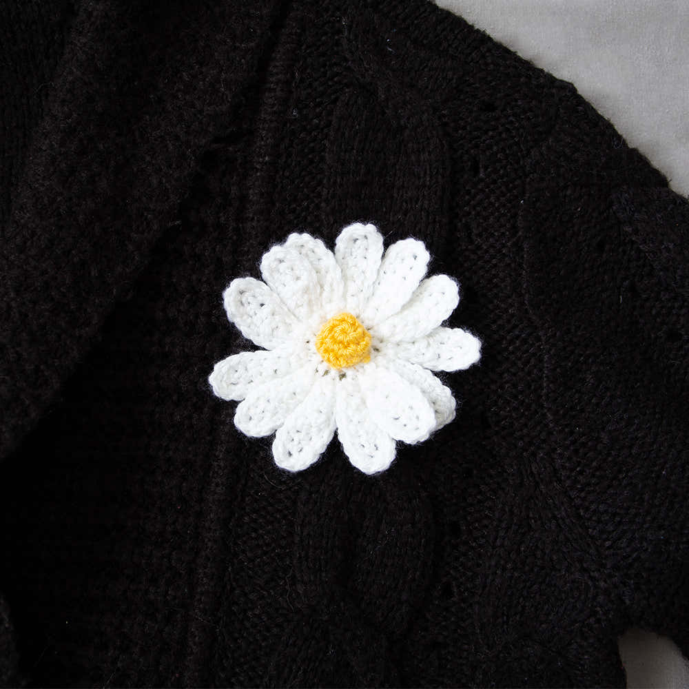 Deramores Daisy Brooch Decoration Crochet Pattern