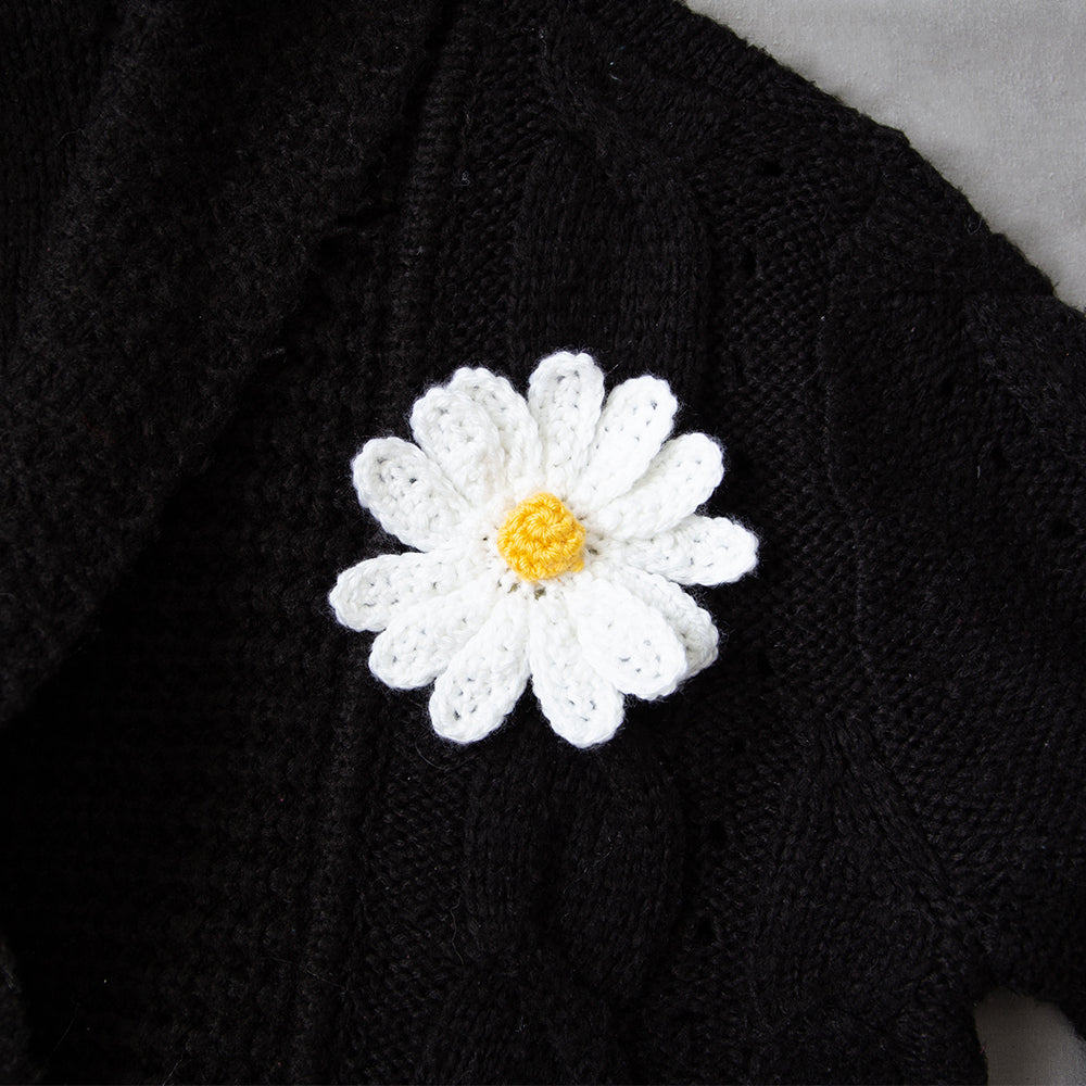 Deramores Daisy Brooch Decoration Crochet Pattern