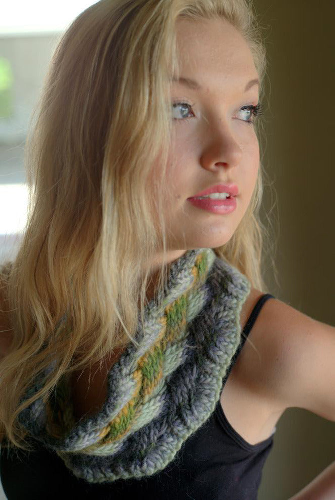 Lattice Cable Cowl Knitting Pattern