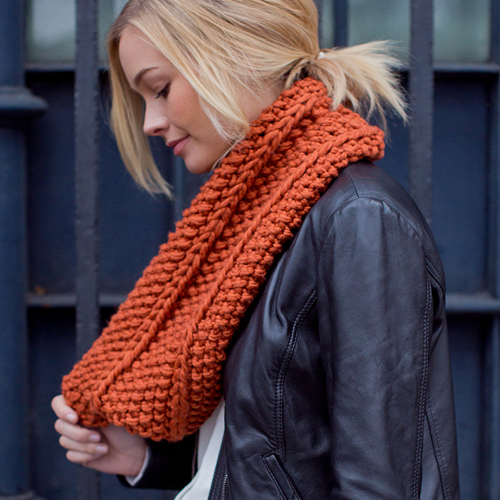 MillaMia Margareta Moss Stitch Cowl Knitting Pattern
