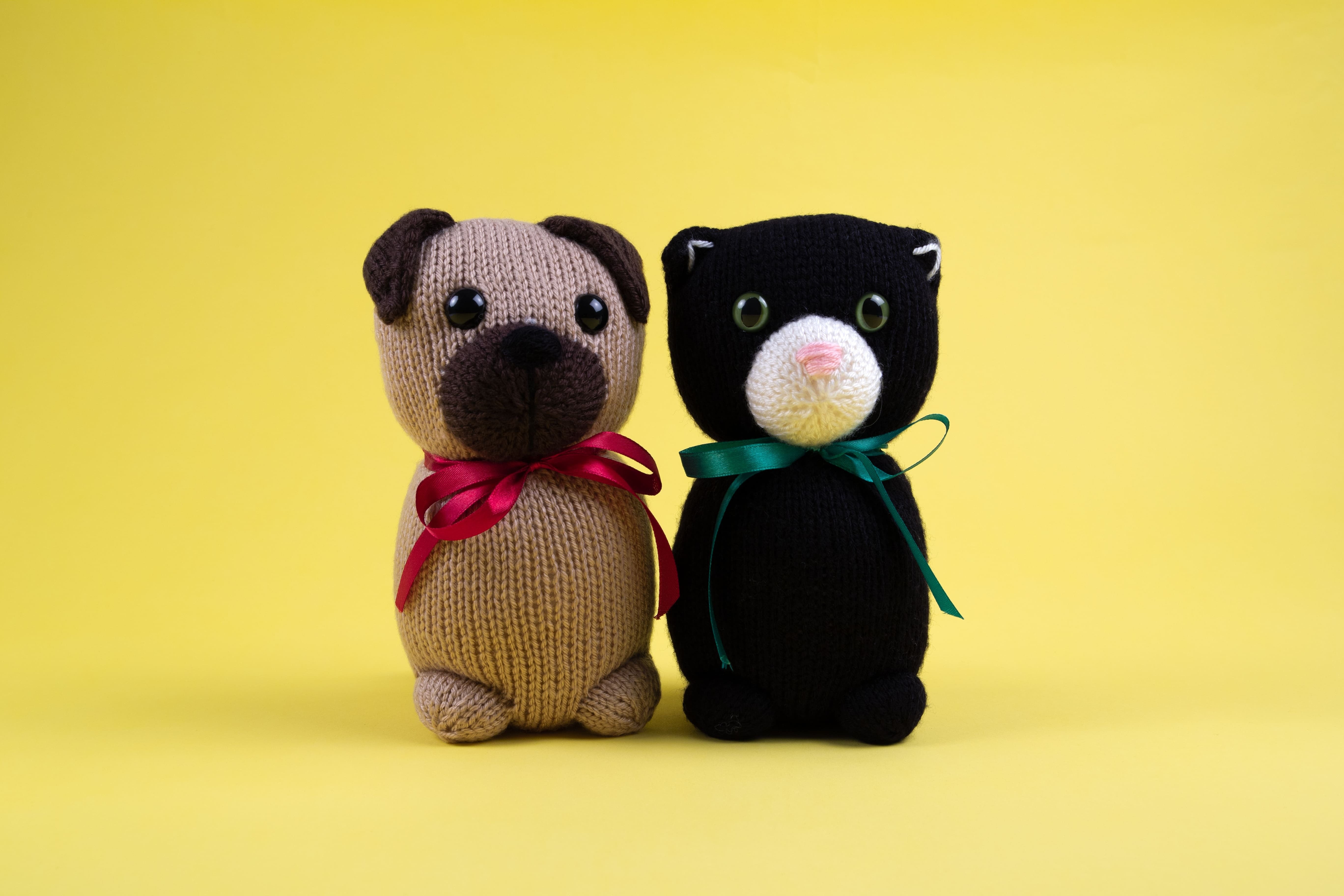 Deramores Smokey the Cat and Bruno the Pug Knitting Pattern