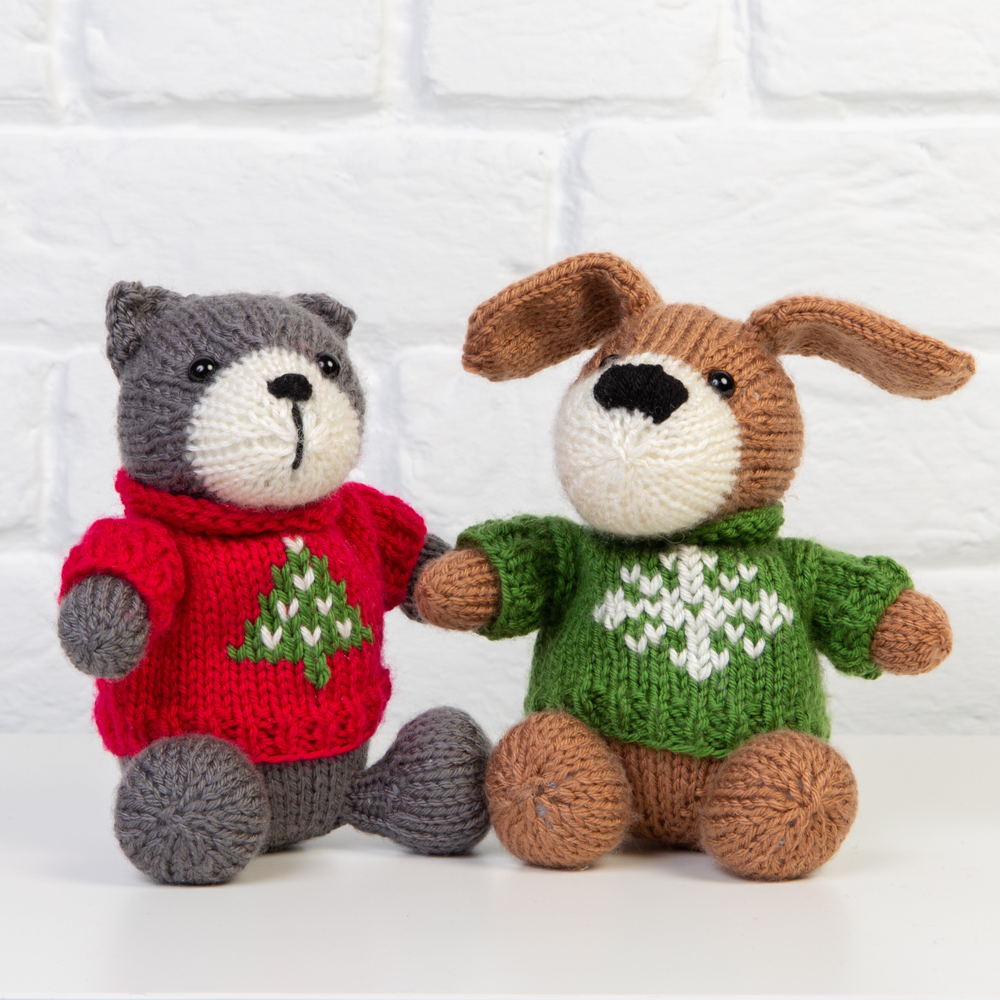 Deramores Christmas Pets Toy Knitting Pattern