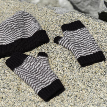 Sequences Hat and Mitts