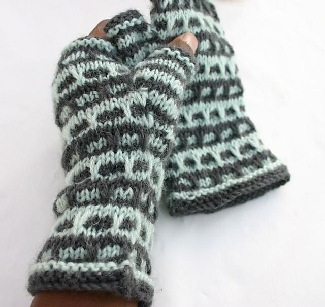Friday Street Fingerless Mitts