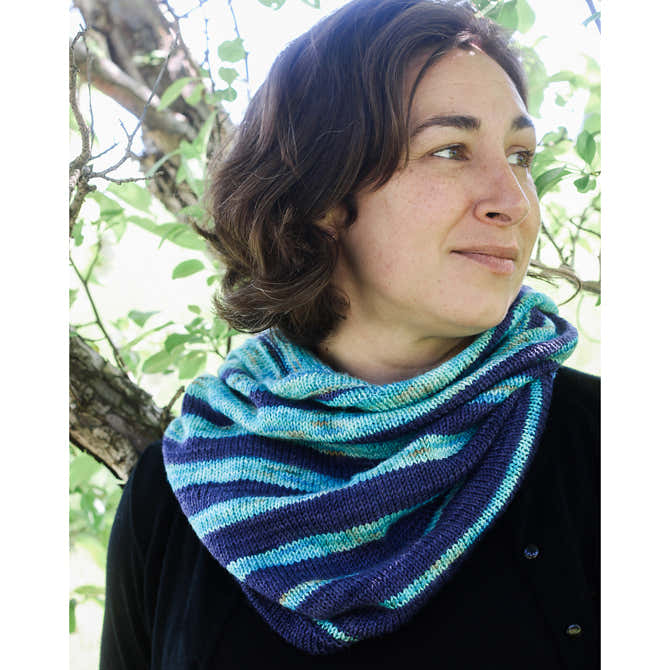 Wonderland Yarns Diminishing Colors Cowl Knitting Pattern