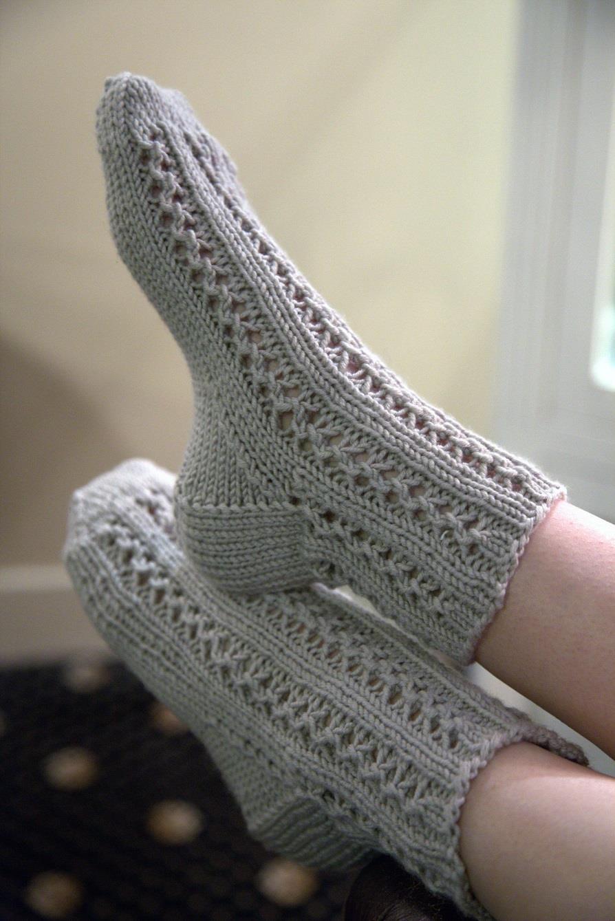 Lace Bed Socks Knitting Pattern