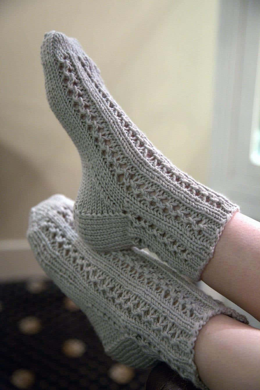 Lace Bed Socks Knitting Pattern