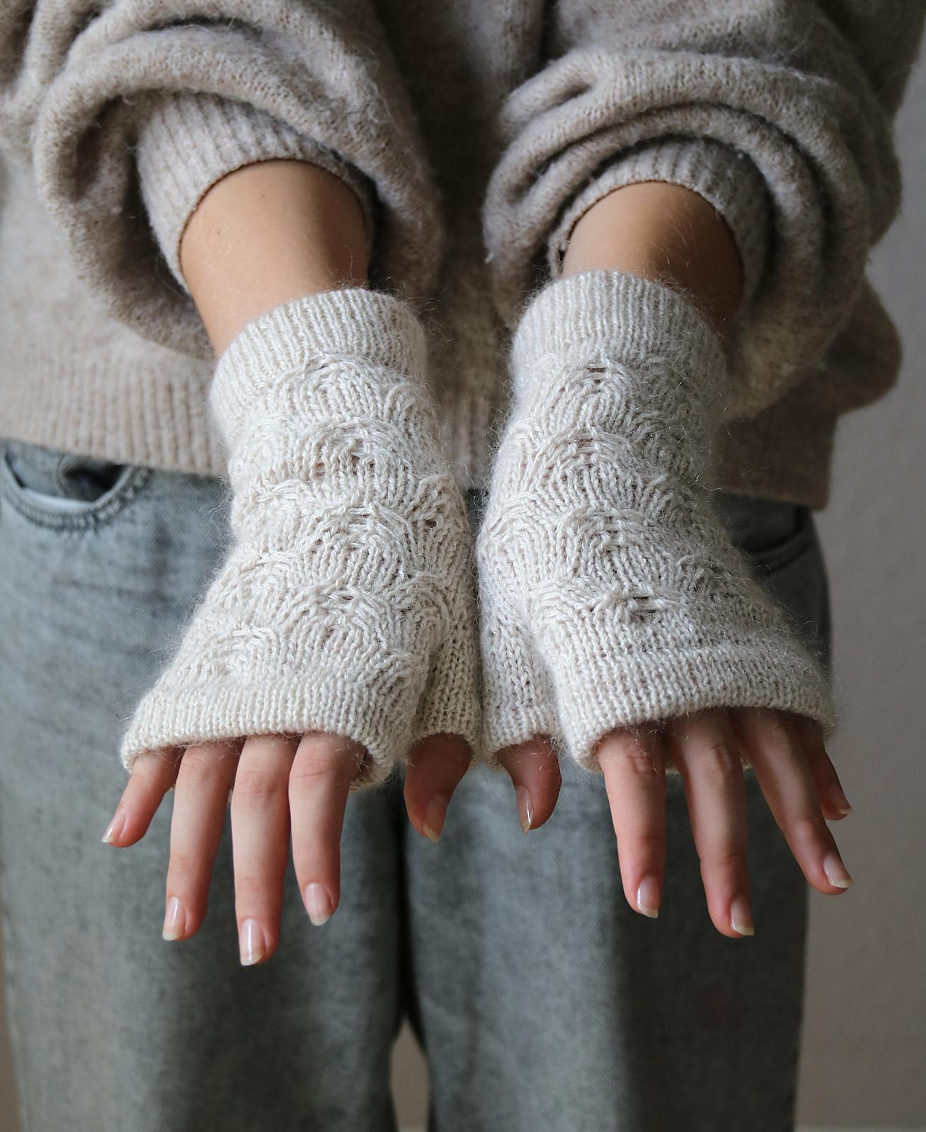 Underglow Mitts