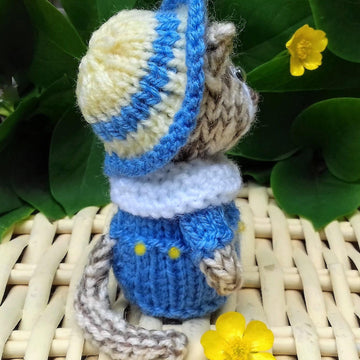 Little Easter Kitten - Creme Egg Cover
