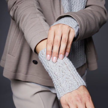 Lamana 11/24 Gaia Wrist Warmers PDF