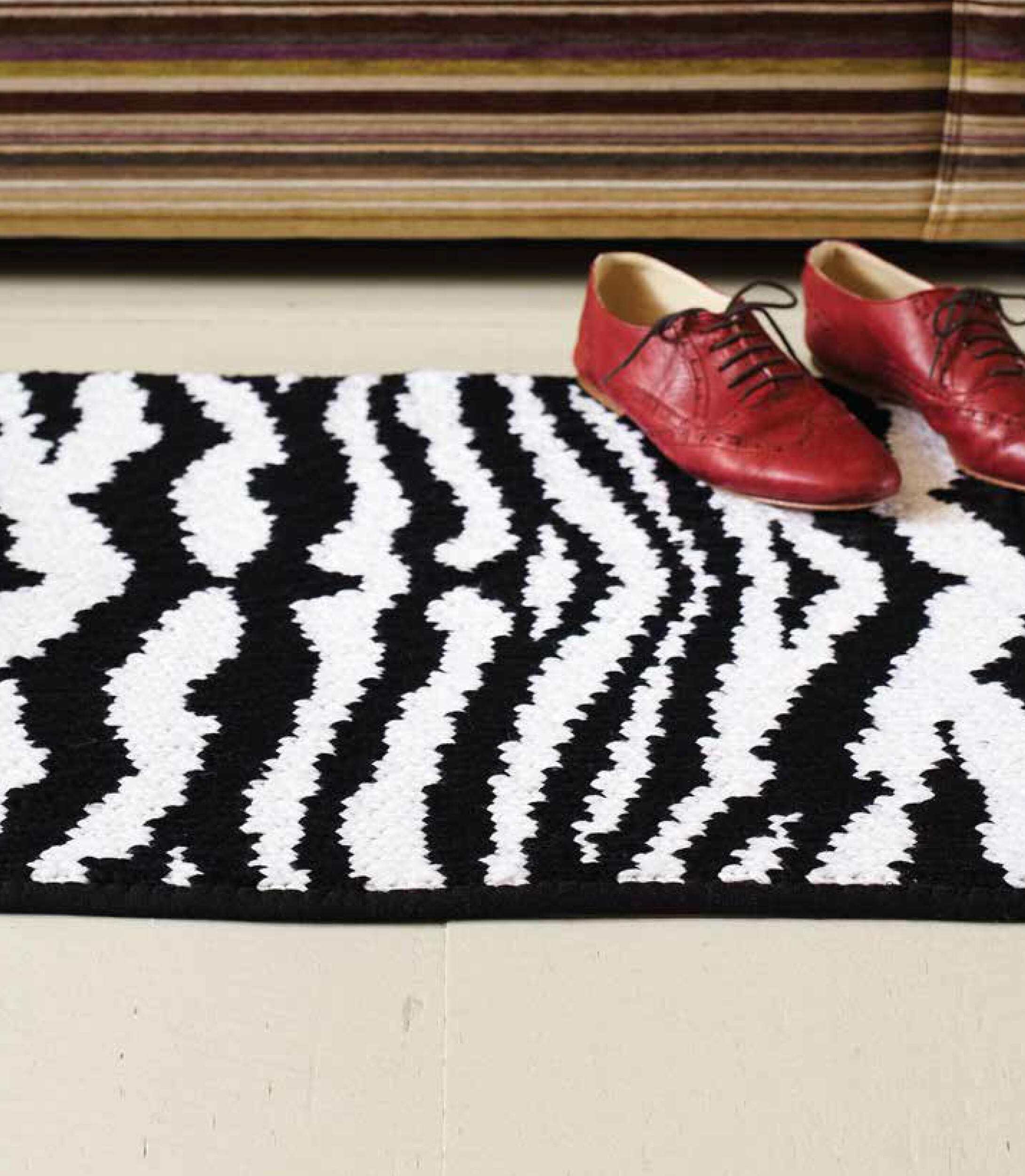 Debbie Bliss Zebra Rug Knitting Pattern