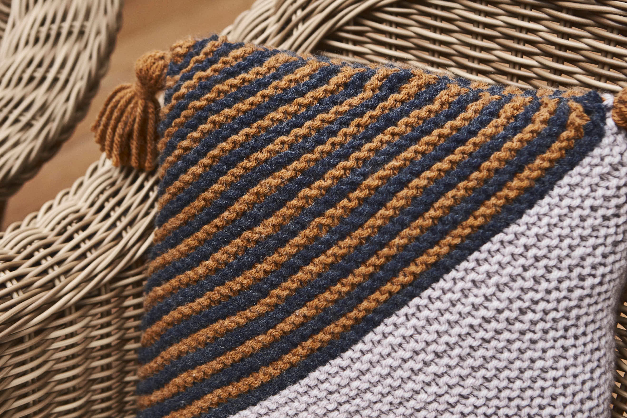 On the Bias Throw Pillow Cushion Knitting Pattern