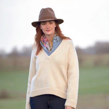 Woodlark in Rowan Pebble Island - ZB345-00009-ENP - PDF