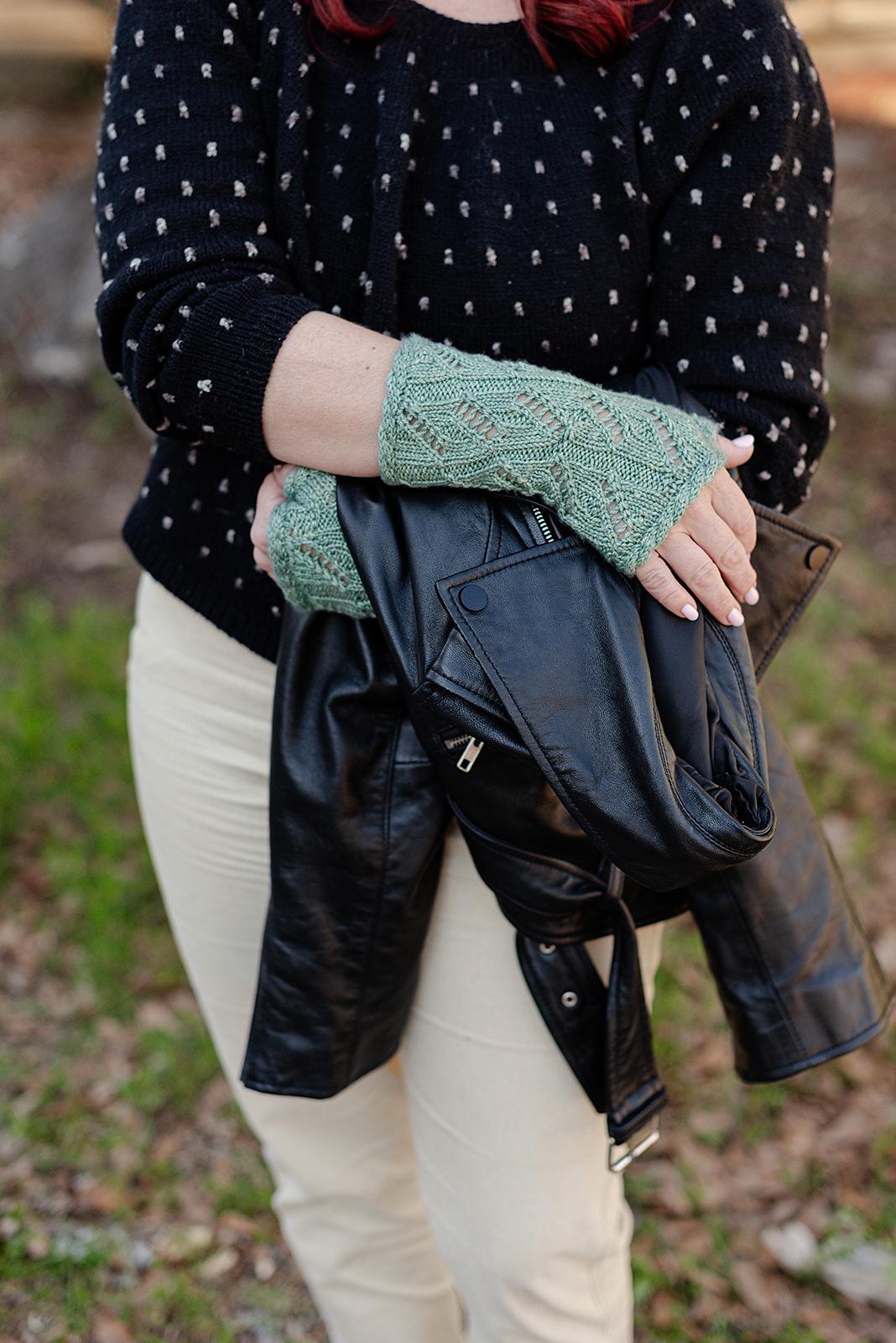 Twisty Lace Mitts