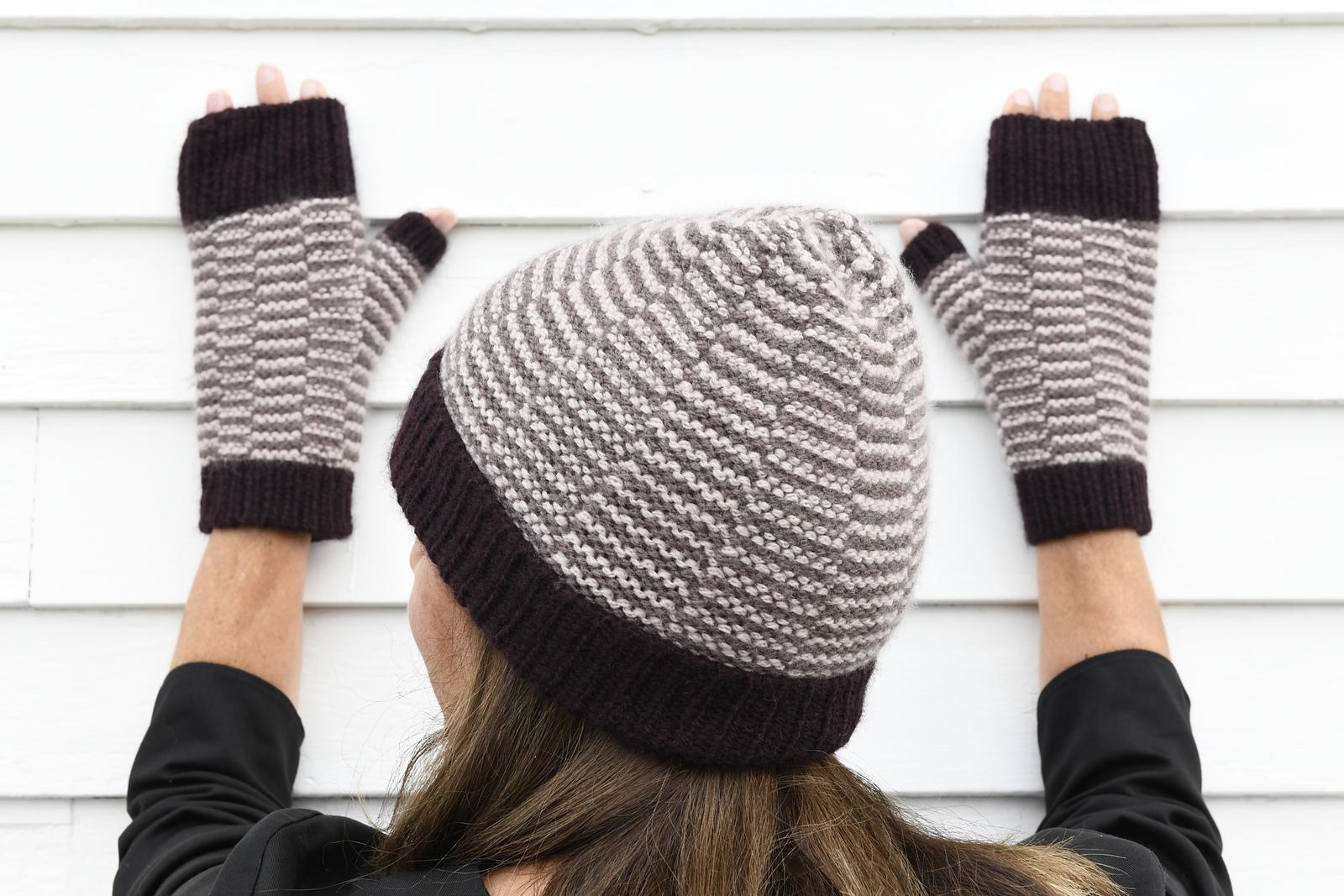 Sequences Hat and Mitts