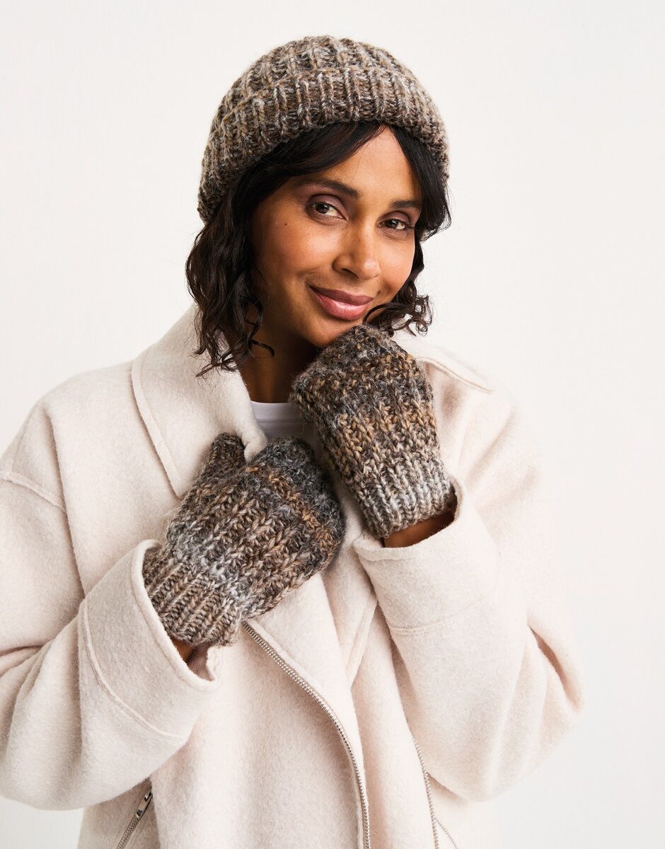 Sirdar Marbled Hat & Mittens Knitting Pattern