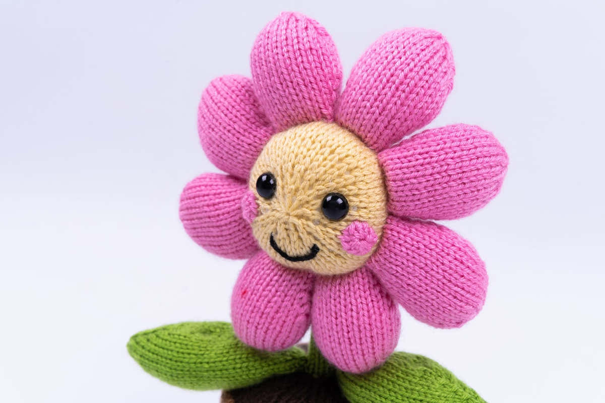 Deramores Flower Toy Knitting Pattern