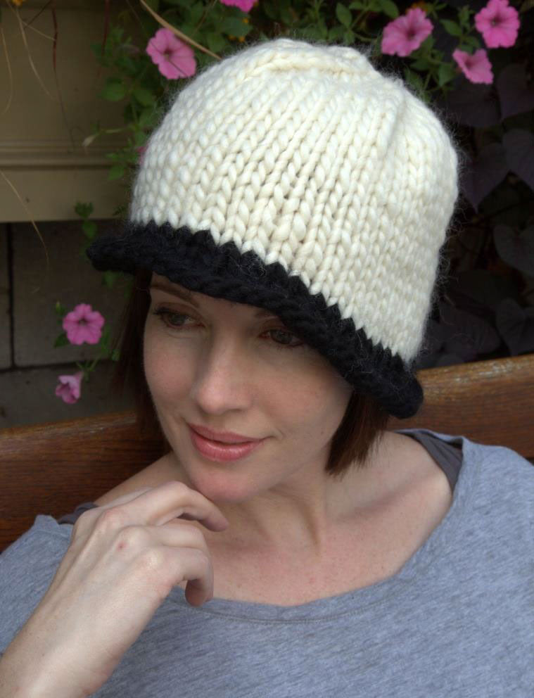 Scallop Brim Hat in Plymouth Yarn Galway Roving - F605 - PDF