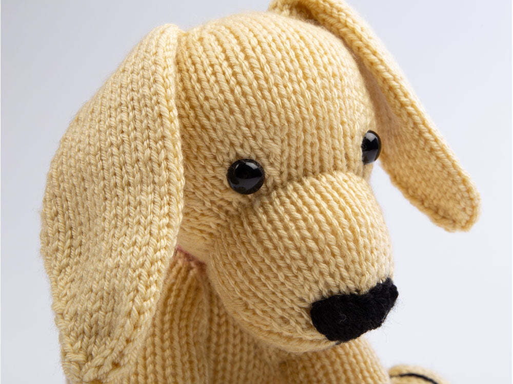 Deramores Dexter the Labrador Toy Knitting Pattern
