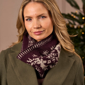 Dancing Raindeers Cowl Knitting Pattern