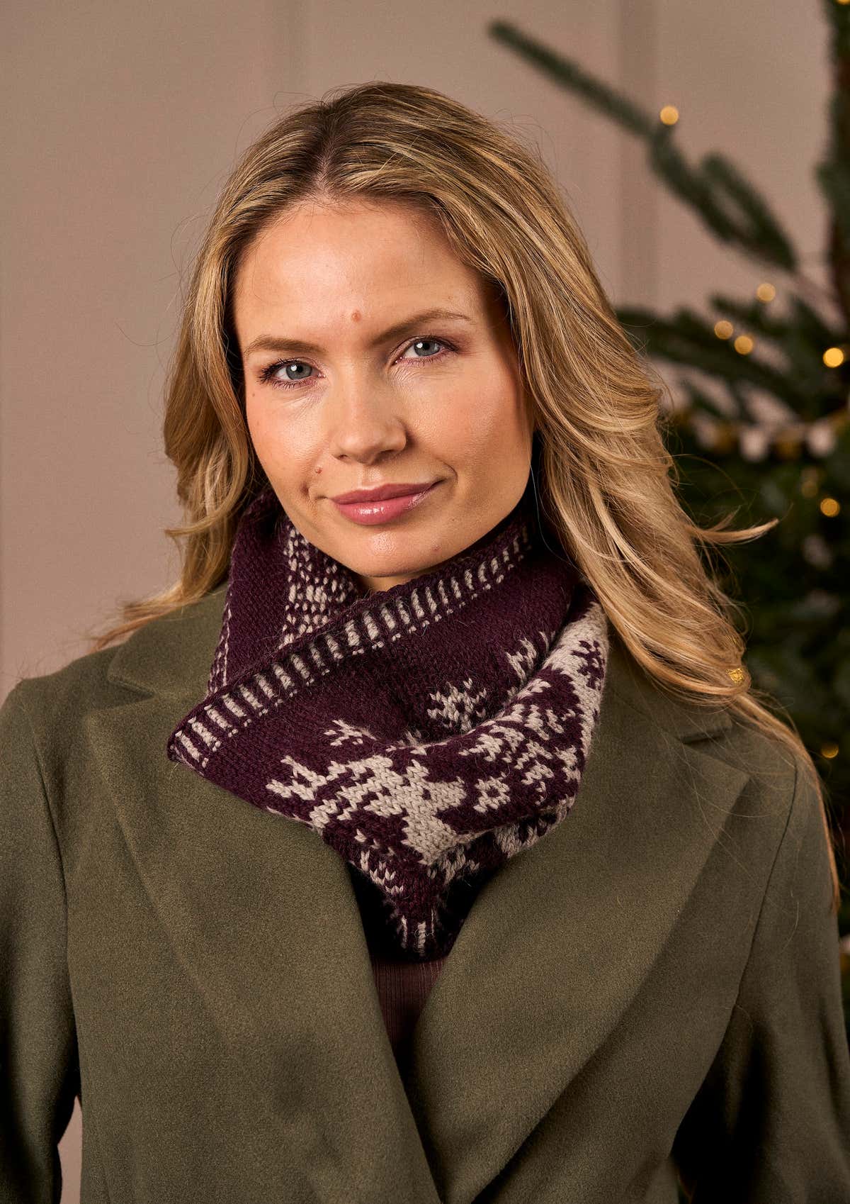 Dancing Raindeers Cowl Knitting Pattern