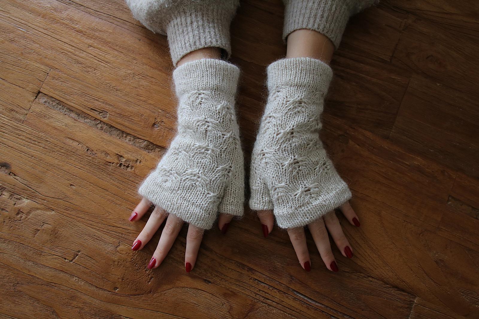 Underglow Mitts
