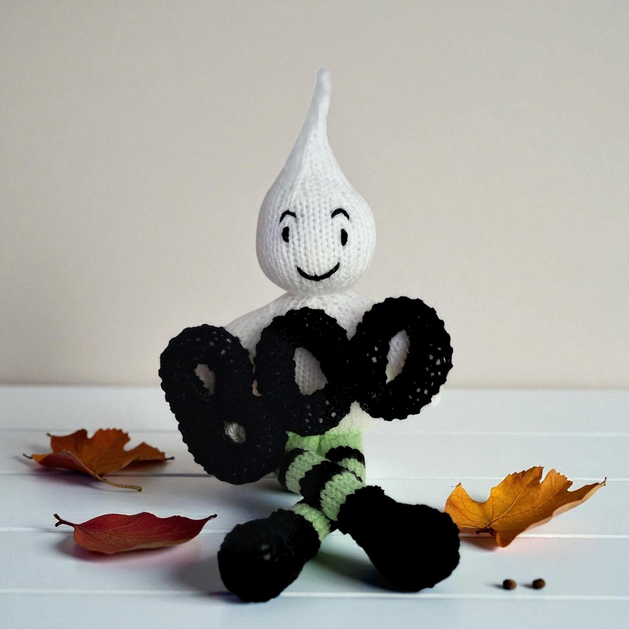 Ghost shelf sitter