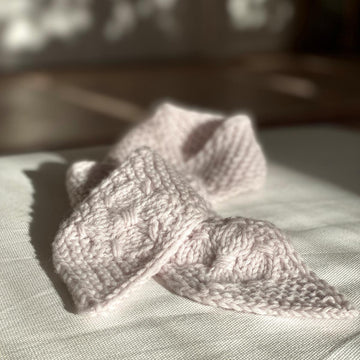 MinishawlClub #5 FlowerTie