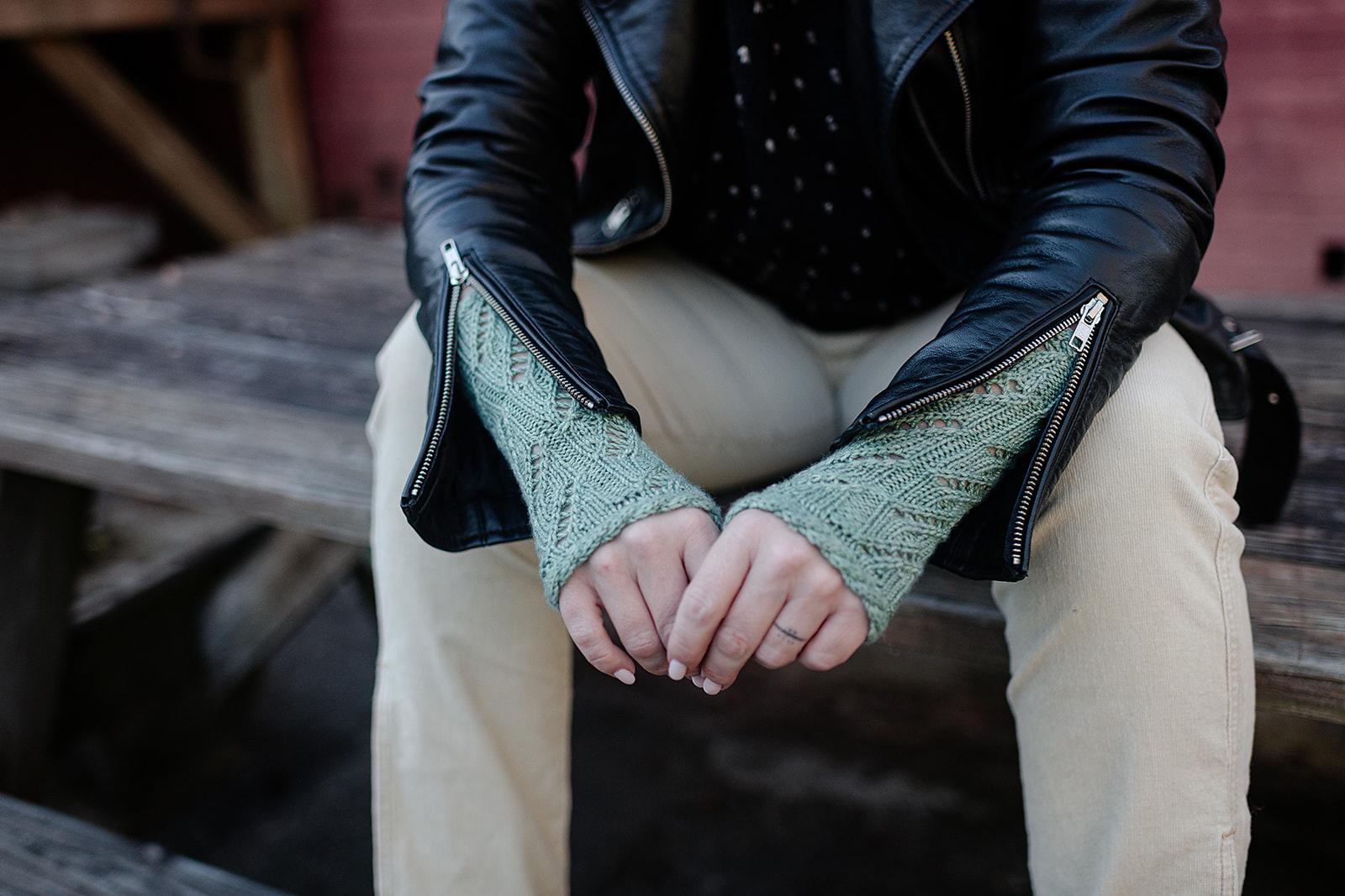 Twisty Lace Mitts